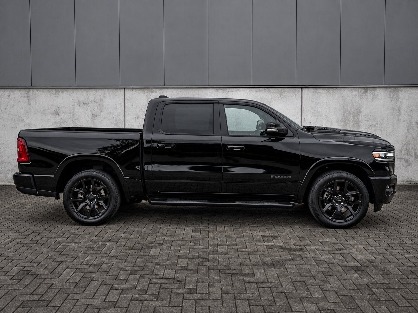 RAM 1500 Laramie - 2024/8 - TVA - 426 ch !, Autos, Cuir, 4 portes, Entreprise, Carnet d'entretien