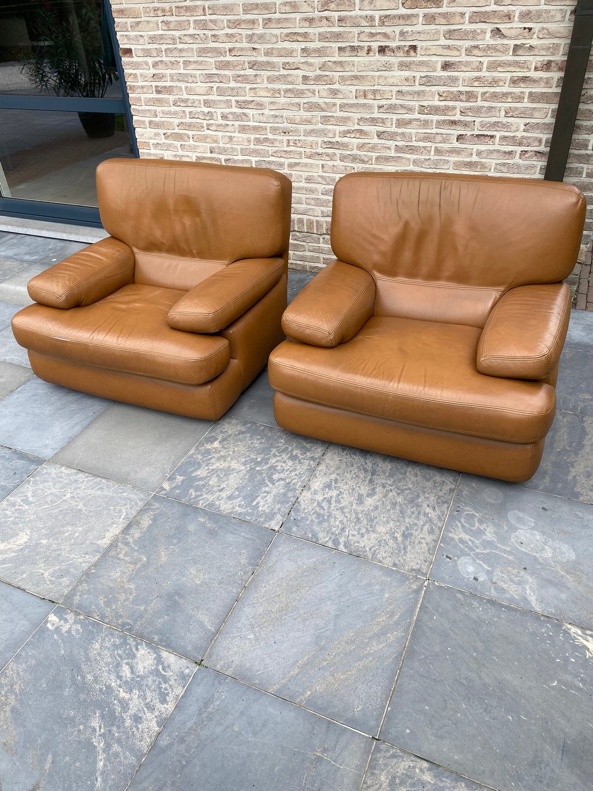 Eenzit lederen salon 2 stuks gratis af te  halren, Huis en Inrichting, Ophalen, Gebruikt