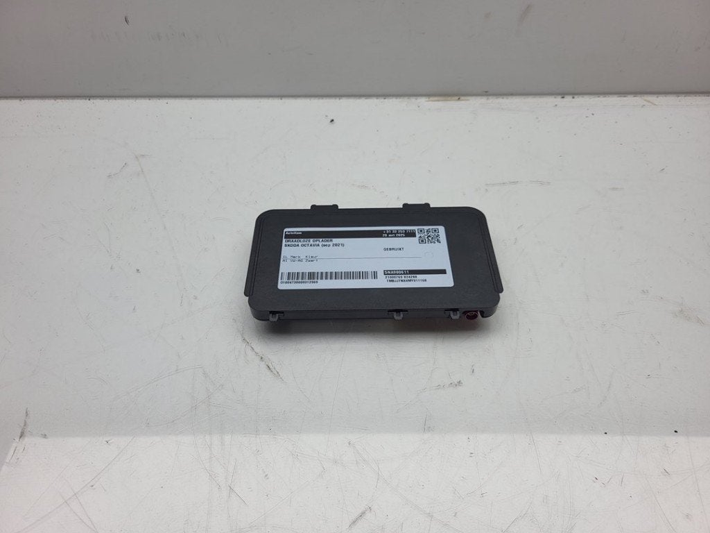 DIVERS Draadloze oplader Octavia Combi (NXAC) (|5NA980611|), Utilisé, Info@skoda-auto.de, Skoda, Max-Planck-Straße  3-5
64331  Weiterstadt, DE