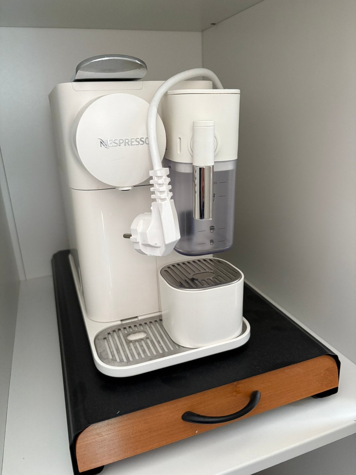 nespresso lattissima one met capsulehouder, Ophalen, Zo goed als nieuw
