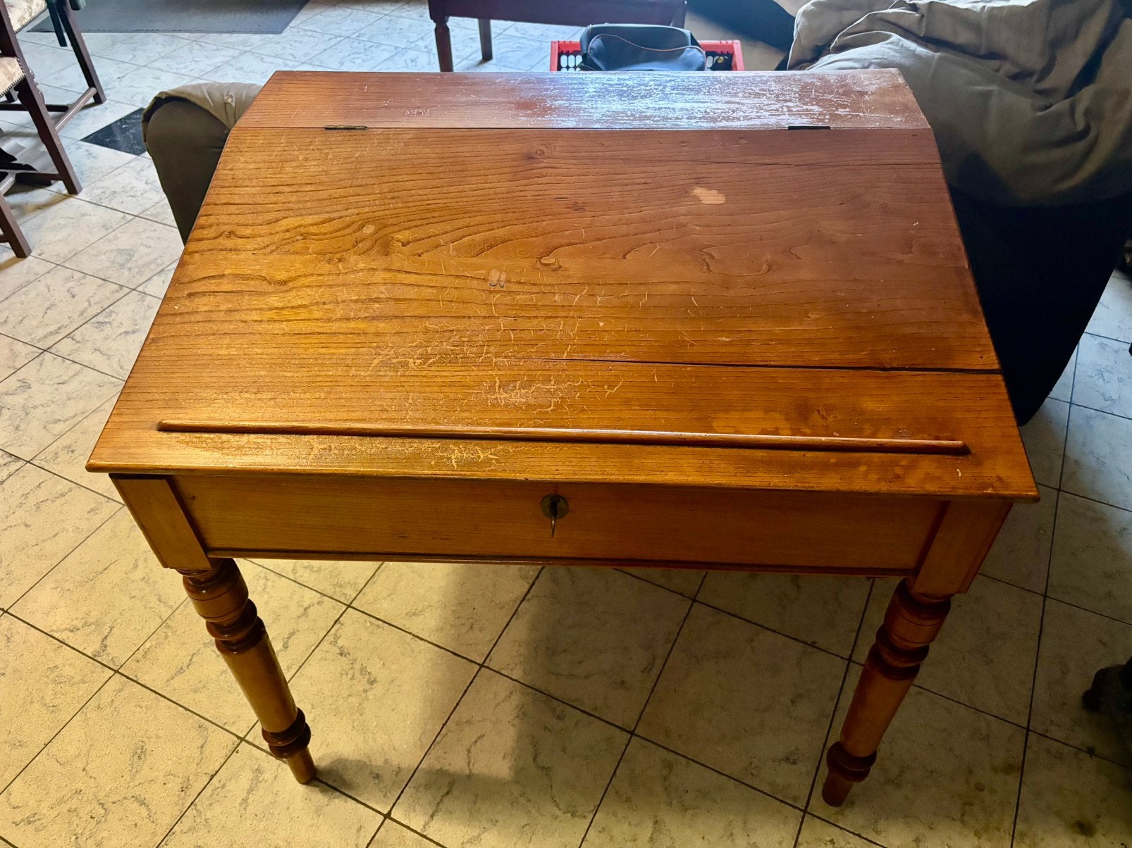 Ancienne table d’ecolier, Enlèvement ou Envoi