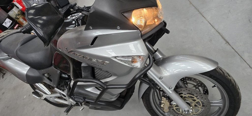 Honda Varadero XL1000V voor opmaak of onderdelen, Motoren, 2 cilinders, Motorrijbewijs A, Gebruikt, Particulier