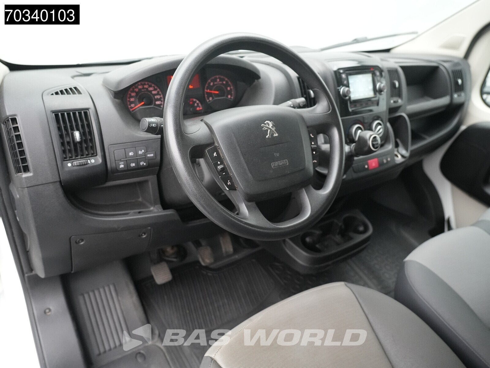 Peugeot Boxer 165PK Open Laadbak Airco Navi Trekhaak Euro6 P, Auto's, Stof, Gebruikt, 4 cilinders, 3000 kg