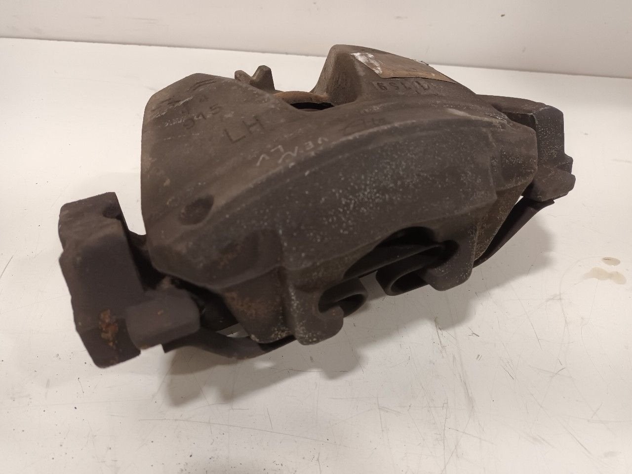 Remklauw links voor Toyota ProAce, Onderdelen@venauto.nl, Van der Ven Autorecycling B.V., Ettenseweg 76, 4706 PB Roosendaal, The Netherlands