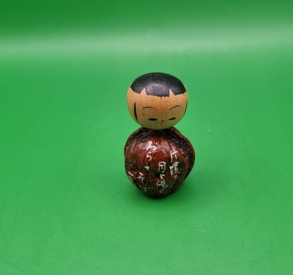 Joli kokeshi aux noix, Japon, Bois, Multicolore, 5 cm