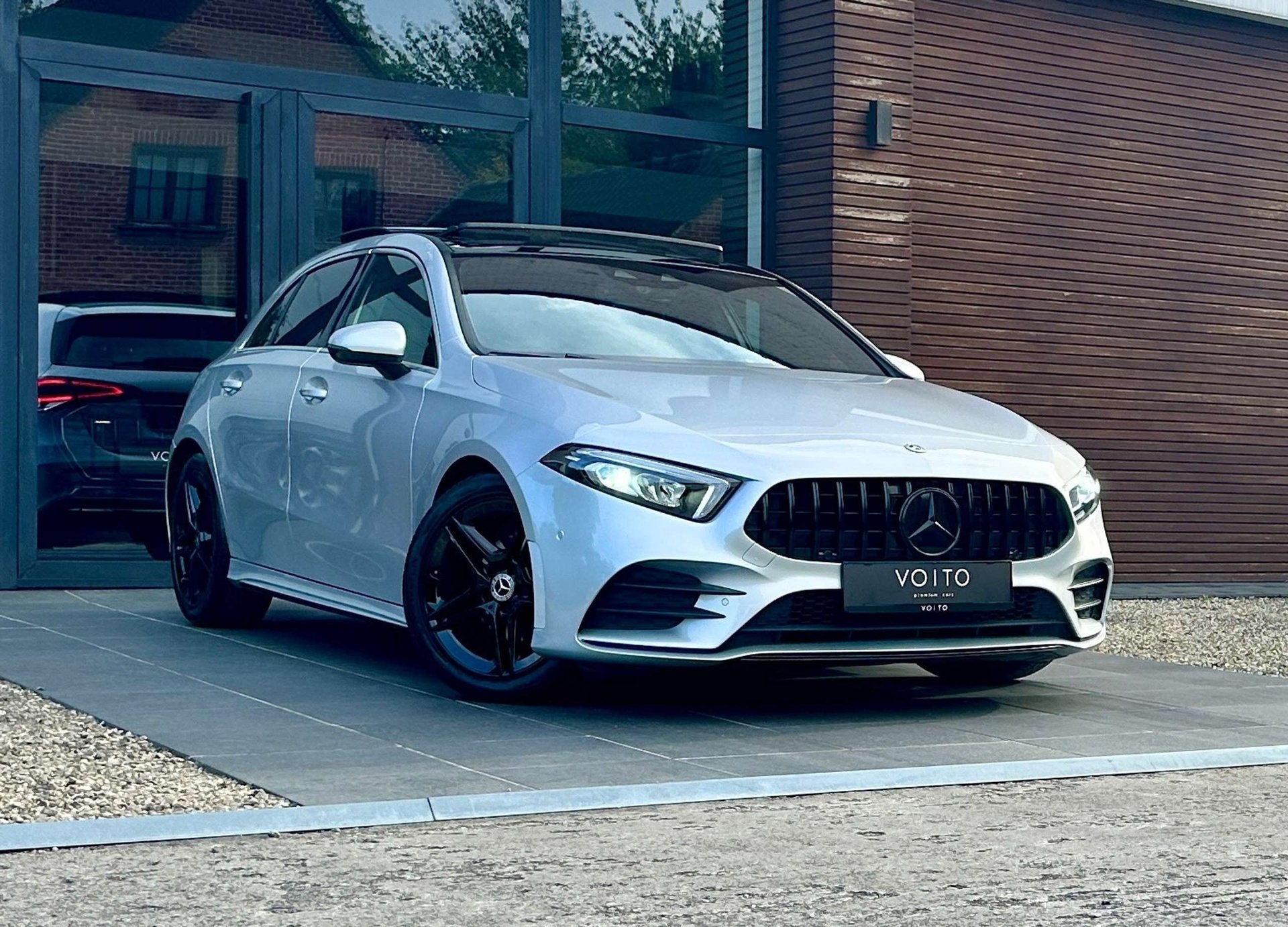 Mercedes-Benz A 180 AMG Pack /PANO/WIDE SCREEN/A45 DEFUSER/L, Autos, Achat, Euro 6, Entreprise, Ordinateur de bord