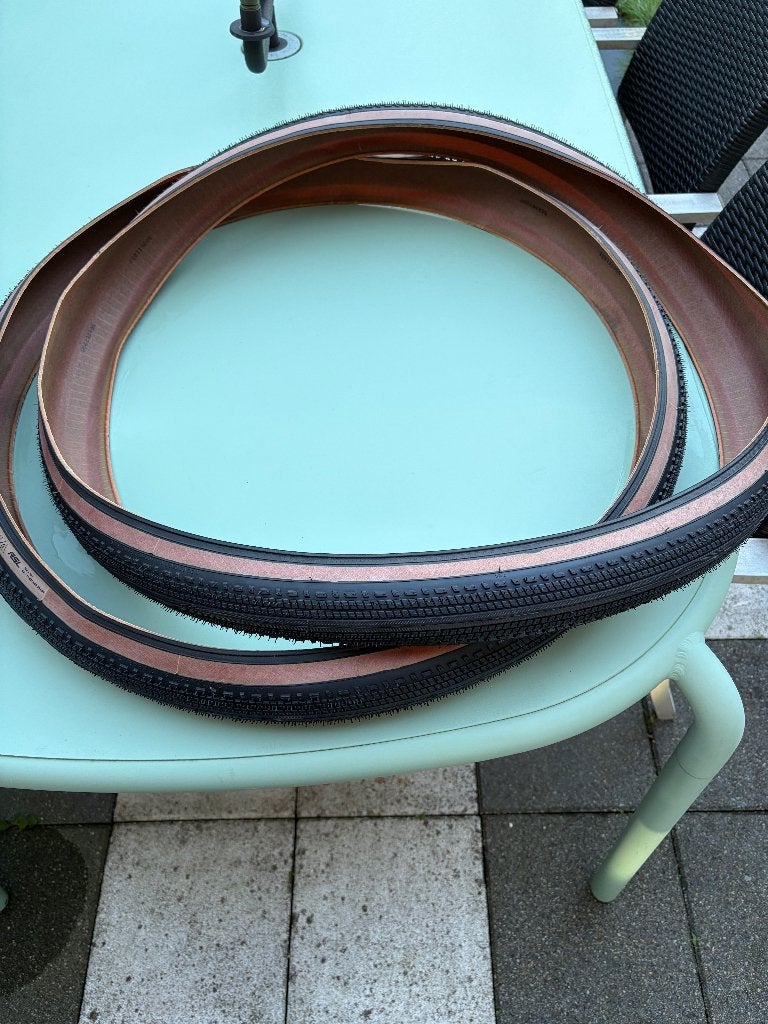 Bontrager Girona RSL GR TLR Gravel banden , 42 mm , Nieuw !, Vélos & Vélomoteurs, Vélos Pièces, Pneu, Enlèvement ou Envoi, Gravelbike