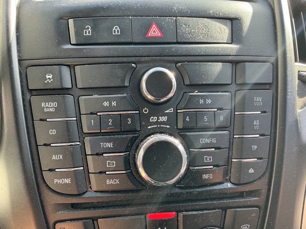 RADIO Opel Astra J (PC6 / PD6 / PE6 / PF6) (01-2009/12-2015), Gebruikt, Opel, Opel Automobile GmbH, Kontakt-opel@opel.com