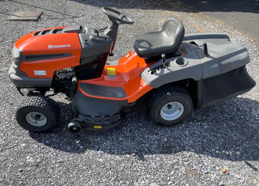 Tracteur tondeuse husqvarna TC138, Jardin & Terrasse, Tondeuses à gazon, Enlèvement