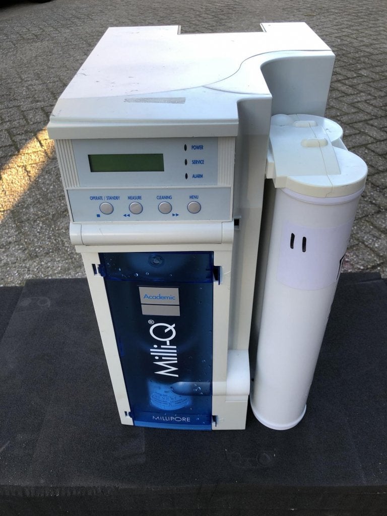 Waterpurificator zuiveraar gedemineraliseerd water