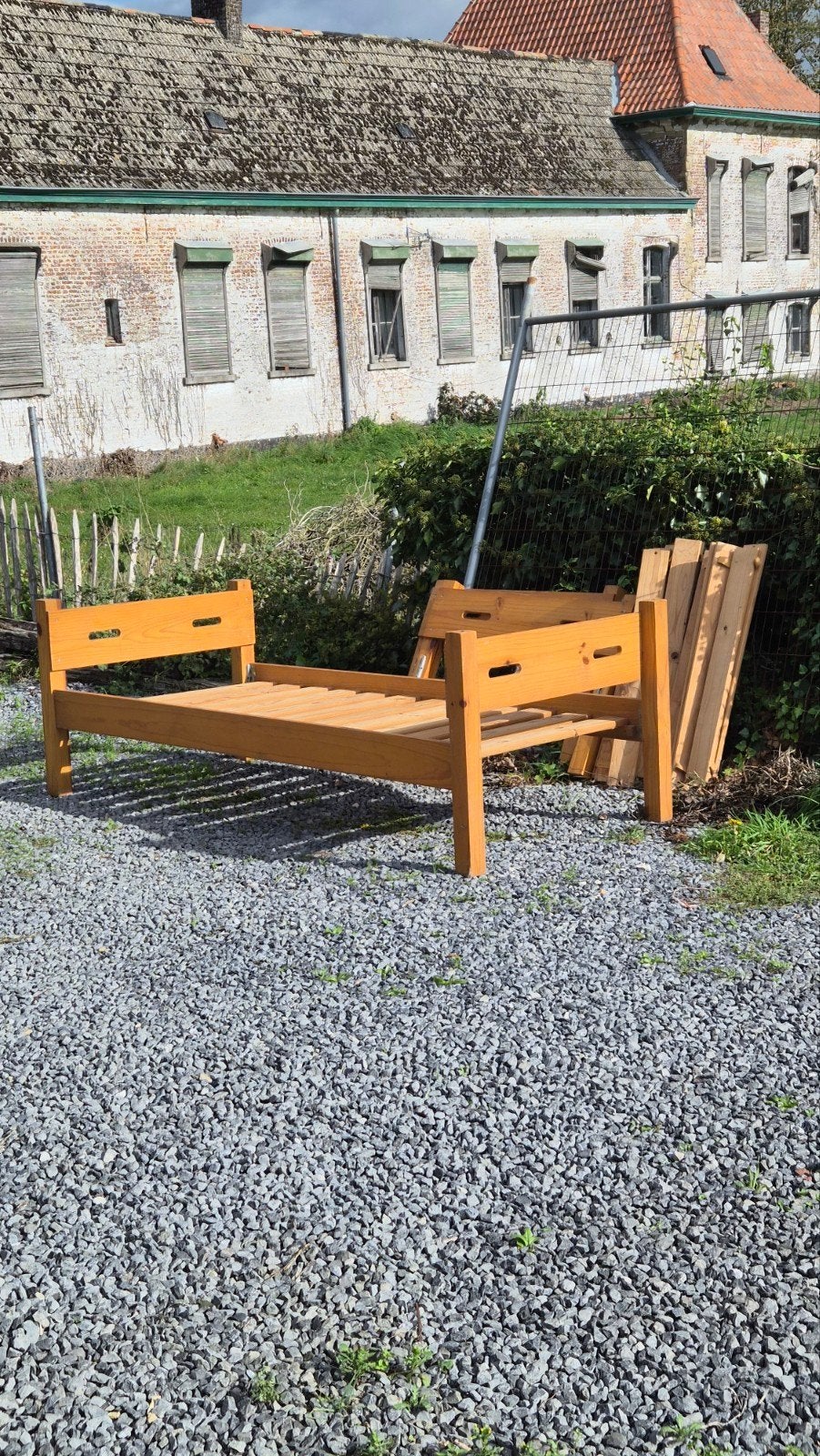 2 lits simples en bois, Enlèvement
