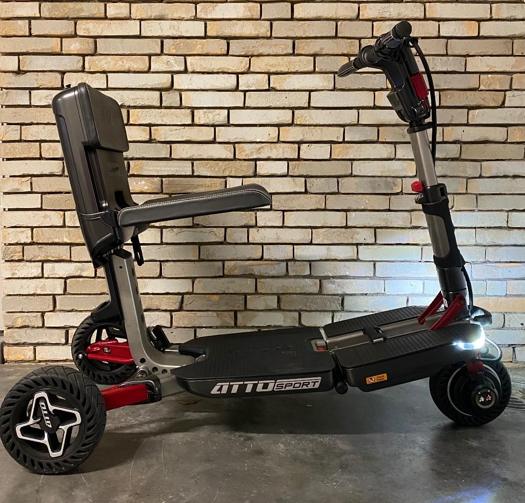 Movinglife ATTO Sport Opvouwbaar Scootmobiel, Diversen, Rolstoelen, Ophalen of Verzenden, Inklapbaar, Zo goed als nieuw, Elektrische rolstoel