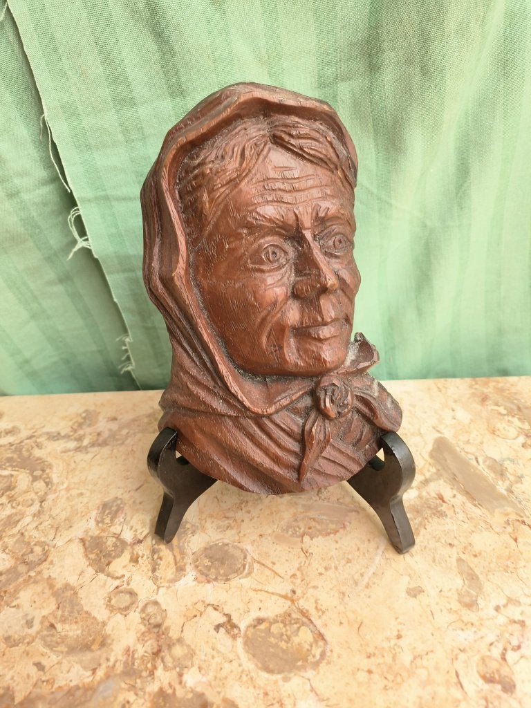Bruine stenen ets van een vrouwenhoofd, Antiek en Kunst, Ophalen of Verzenden, 19 cm, 12 cm, Ets