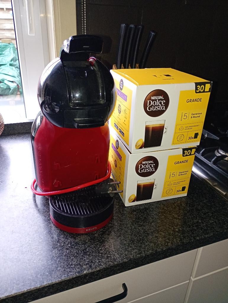 Dolce Gusto, Ophalen, Zo goed als nieuw, Koffiemachine, Koffiepads en cups