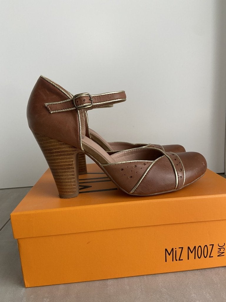 Miz Mooz maat 39, Ophalen, Pumps, Bruin, Gedragen