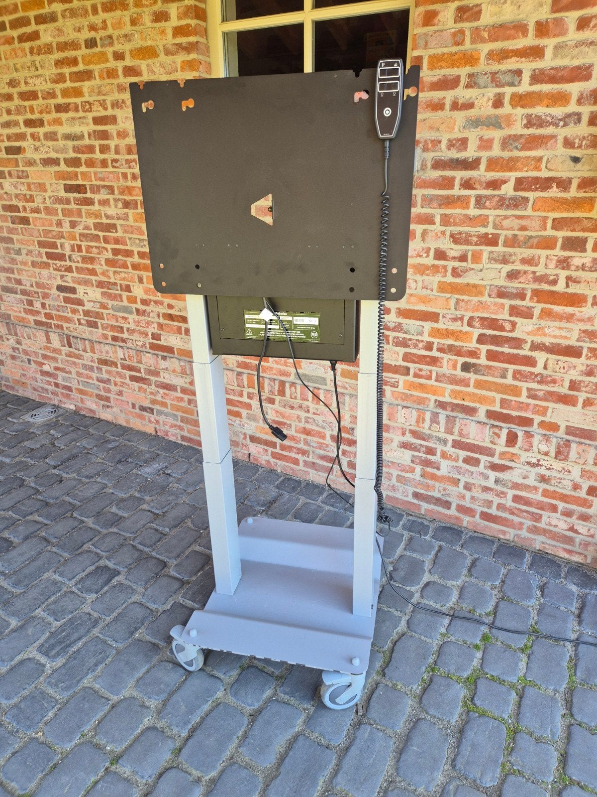 Mobiele tv lift, Ophalen