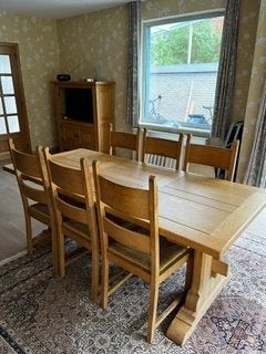 eiken eettafel met stoelen en bijhorende buffetkast, Ophalen, Gebruikt, Eikenhout