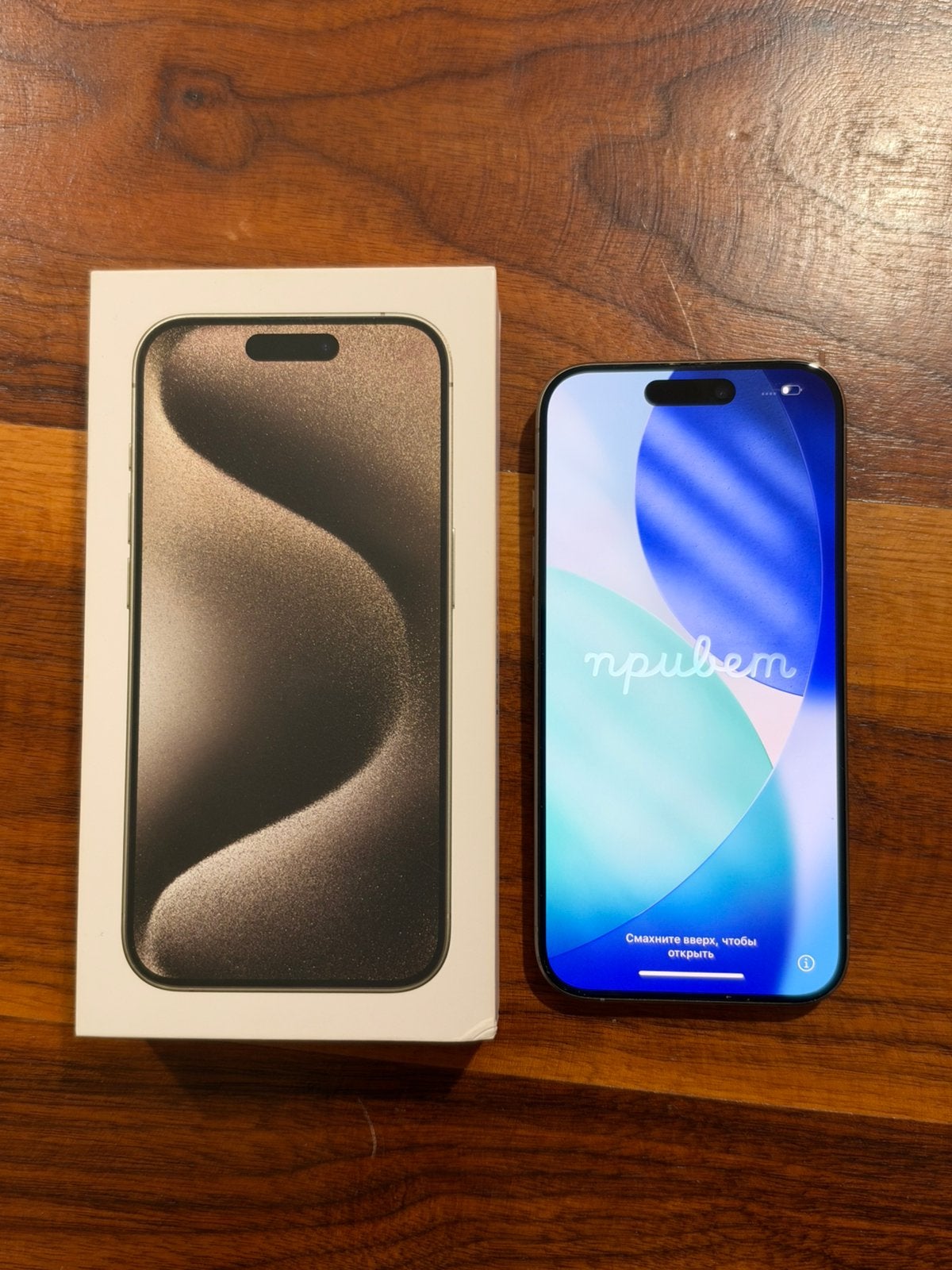 iPhone 15 Pro 128 natural titanium als nieuw & Quadlock hoes, 80 %, 128 GB, Ophalen of Verzenden, Zo goed als nieuw