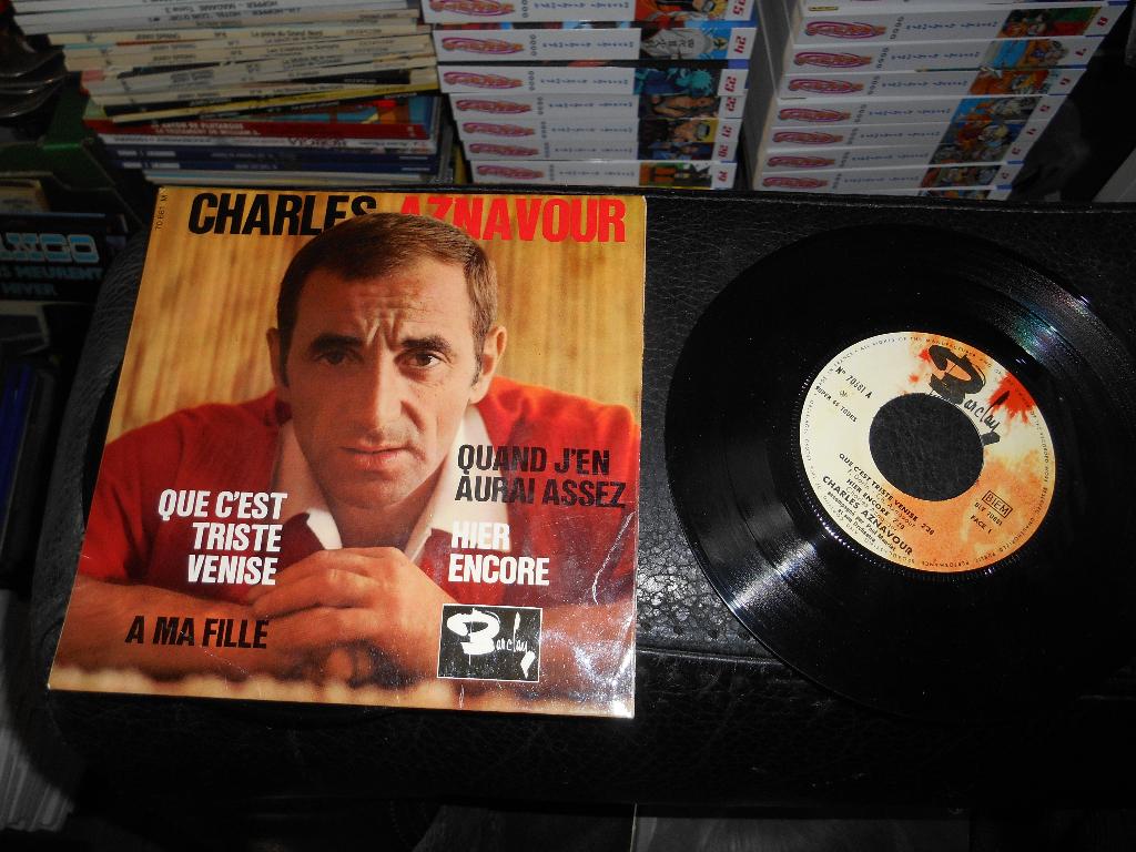 45T 4 pistes Charles Aznavour " Hier encore...", CD & DVD, Vinyles Singles, Enlèvement ou Envoi