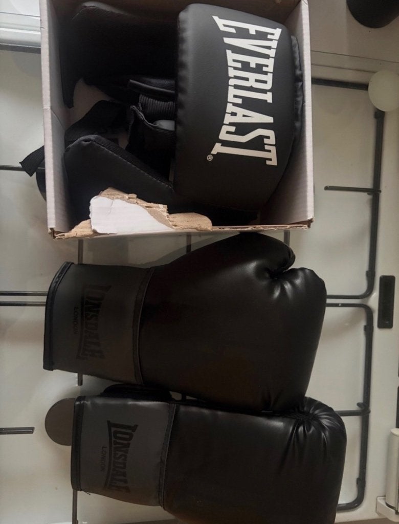 Gant de boxe et protection, Sports & Fitness, Comme neuf, Enlèvement, Protection pour arts martiaux, Autres