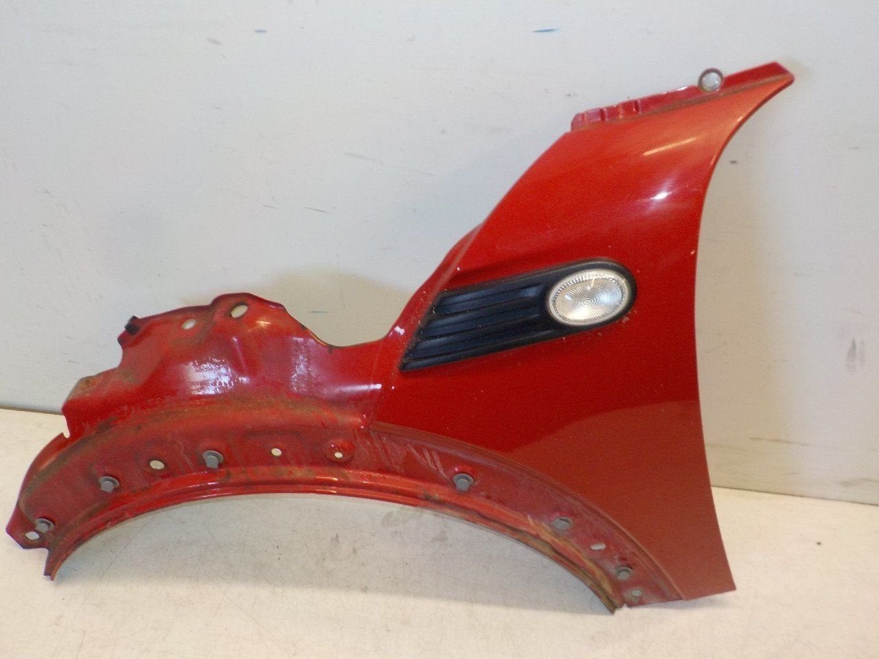 Spatbord links voor Mini Clubman, Onderdelen@venauto.nl, Van der Ven Autorecycling B.V., Ettenseweg 76, 4706 PB Roosendaal, The Netherlands