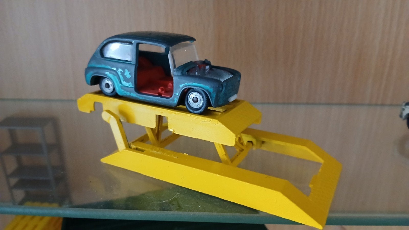 Fiat 600 politys sur un pont, Enlèvement ou Envoi