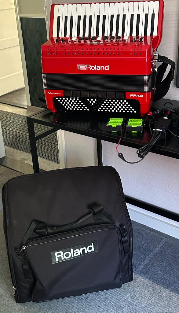 Roland Fr4x Digitale Accordeon, Muziek en Instrumenten, Met koffer, Toetsaccordeon, Zo goed als nieuw, 120-bas