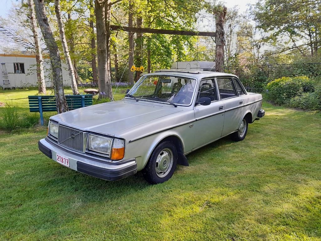 Volvo 264 DL 2.7 V6  134000 km mag snel weg !!!!!!!!, Autos, Achat, 4 portes, 6 cylindres, Automatique