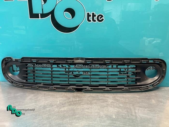 Pare-chocs grille d'un Renault Twingo (Twingo 14-), Renault, -, 3 mois de garantie, Utilisé