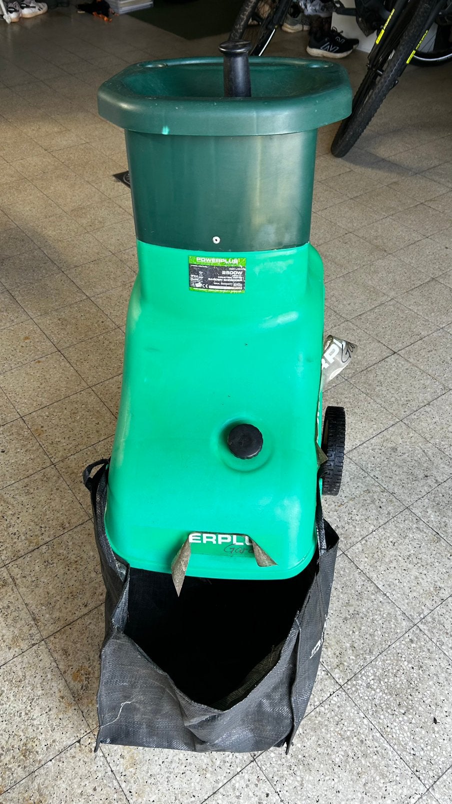 Hakselaar met zak (powerplus), Enlèvement, Utilisé, Électrique, Bac de ramassage