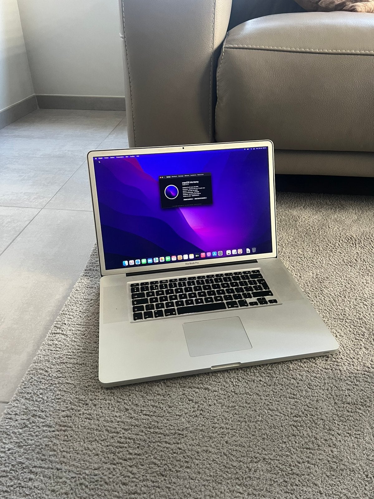 MacBook Pro 17" (2010) SSD, Informatique & Logiciels, Apple Macbooks, MacBook Pro, 8 GB, Comme neuf, 3 à 4 Ghz
