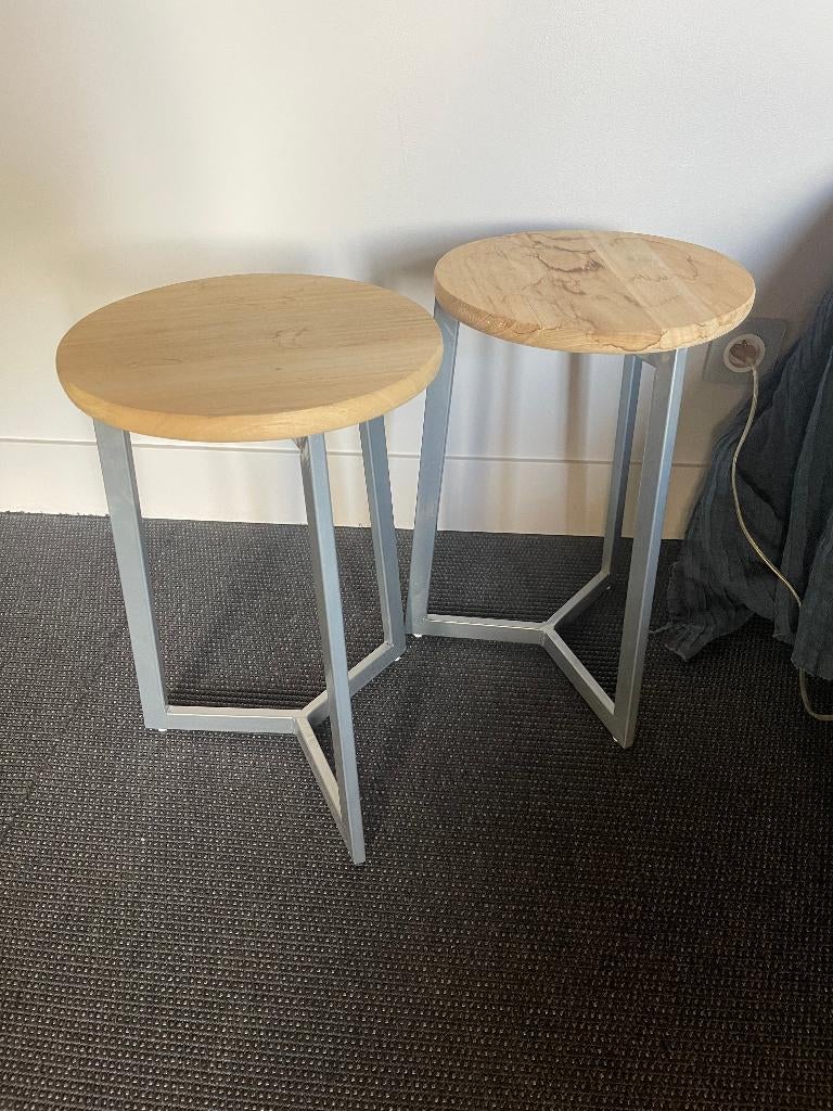 Tabourets ou chevets, Enlèvement, Utilisé