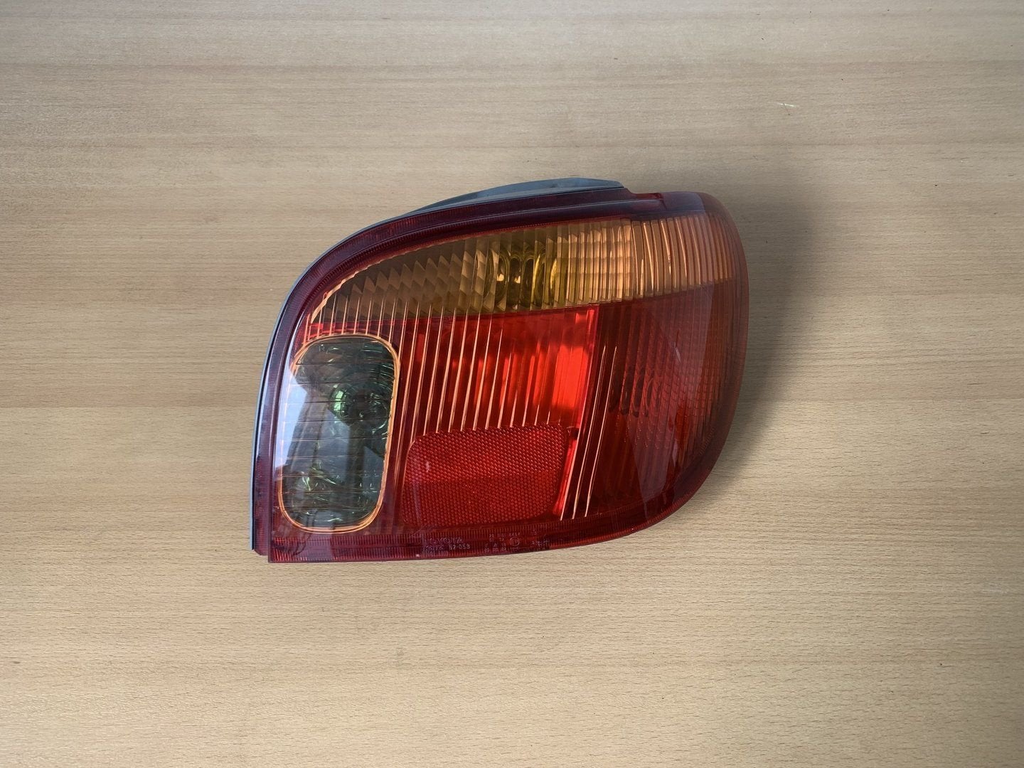 achterlicht Rechts toyota yaris 2003 tot 2005 52053 England, Gebruikt, -, -, Ophalen of Verzenden