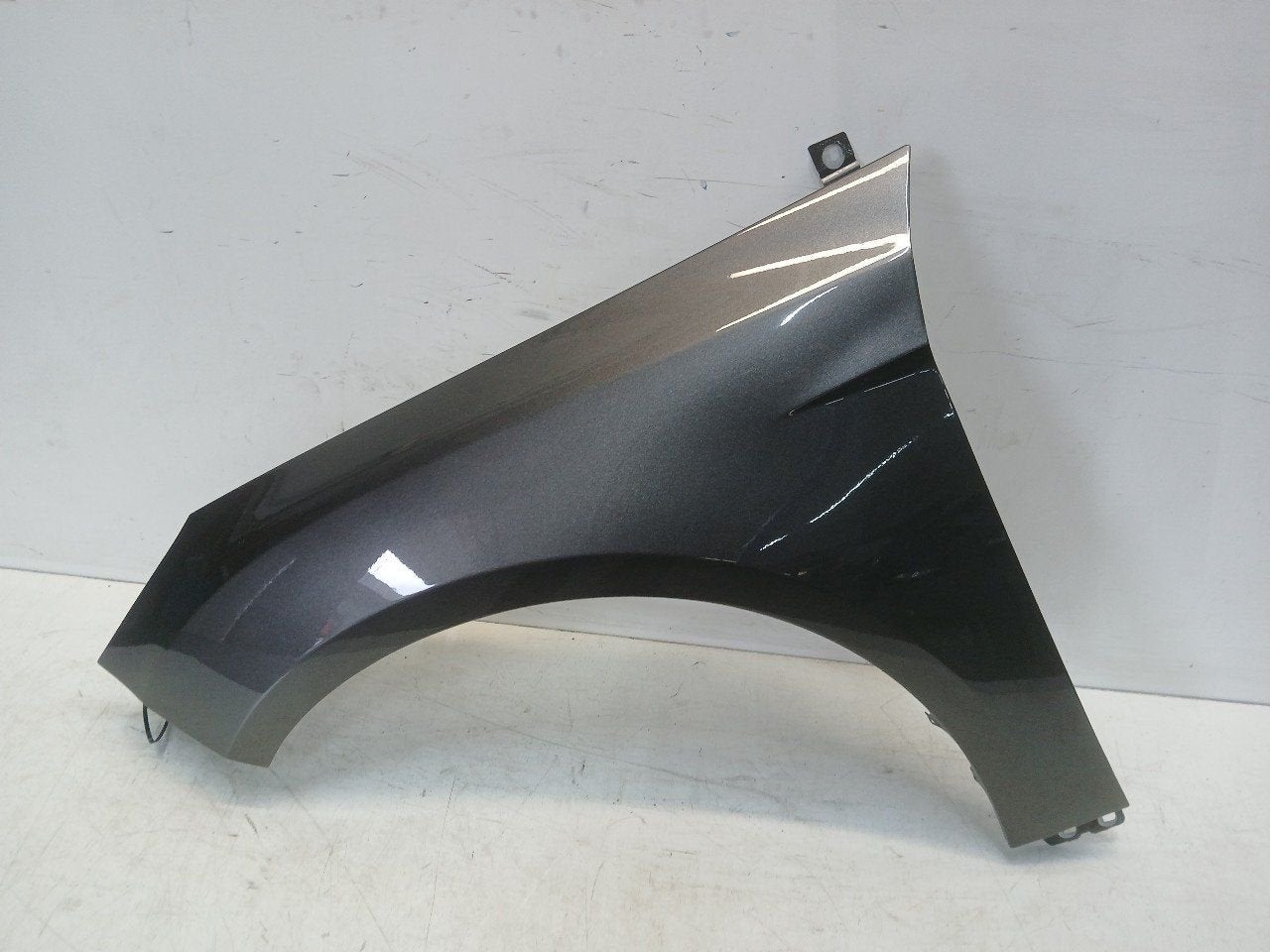 Spatbord links voor Ford Focus, Onderdelen@venauto.nl, Van der Ven Autorecycling B.V., Gebruikt, Ettenseweg 76, 4706 PB Roosendaal, The Netherlands