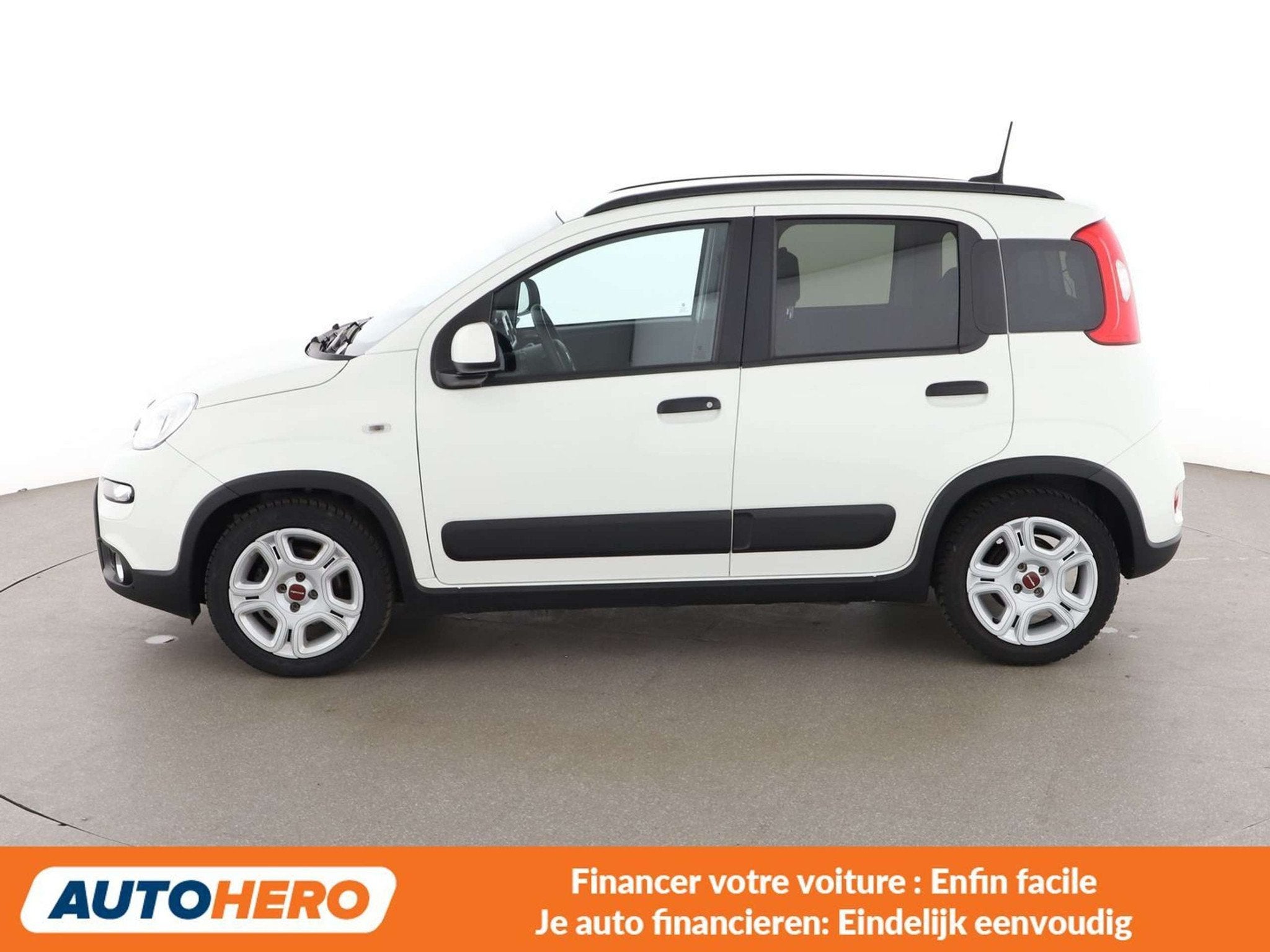 Fiat Panda 1.0 Mild-Hybrid Cross (bj 2023), Voorwielaandrijving, Gebruikt, Zwart, Panda