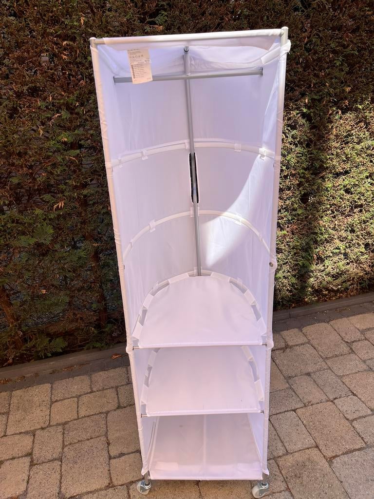 Licht gewicht Ikea kast, Ophalen, Zo goed als nieuw