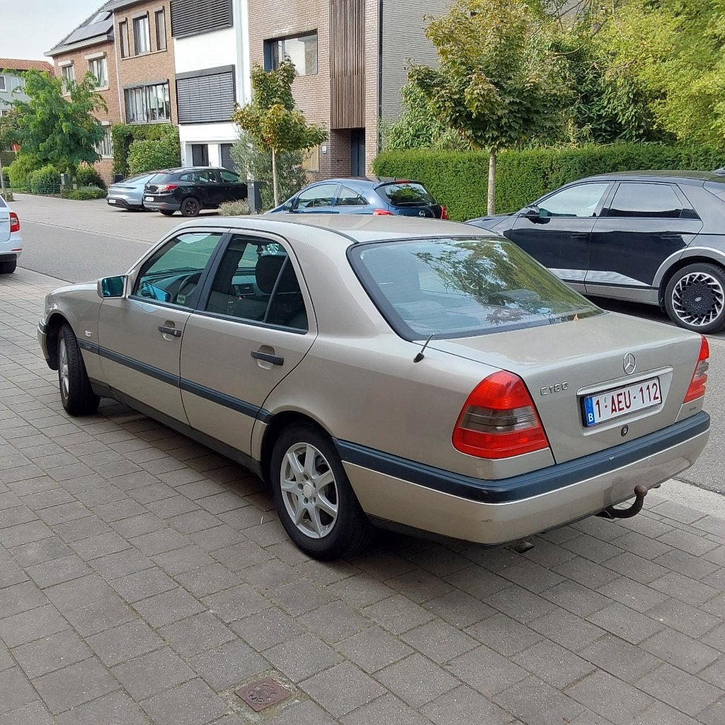 Mercedes W202 benzine 1995, Auto's, Euro 2, Overige kleuren, Leder en Stof, Handgeschakeld