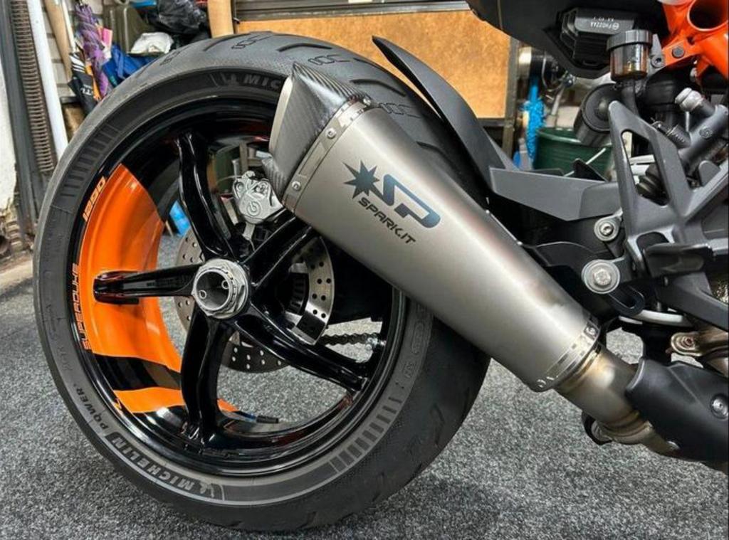 Pot d'échappement homologué KTM Superduke 1290/1390R, Enlèvement ou Envoi, Comme neuf
