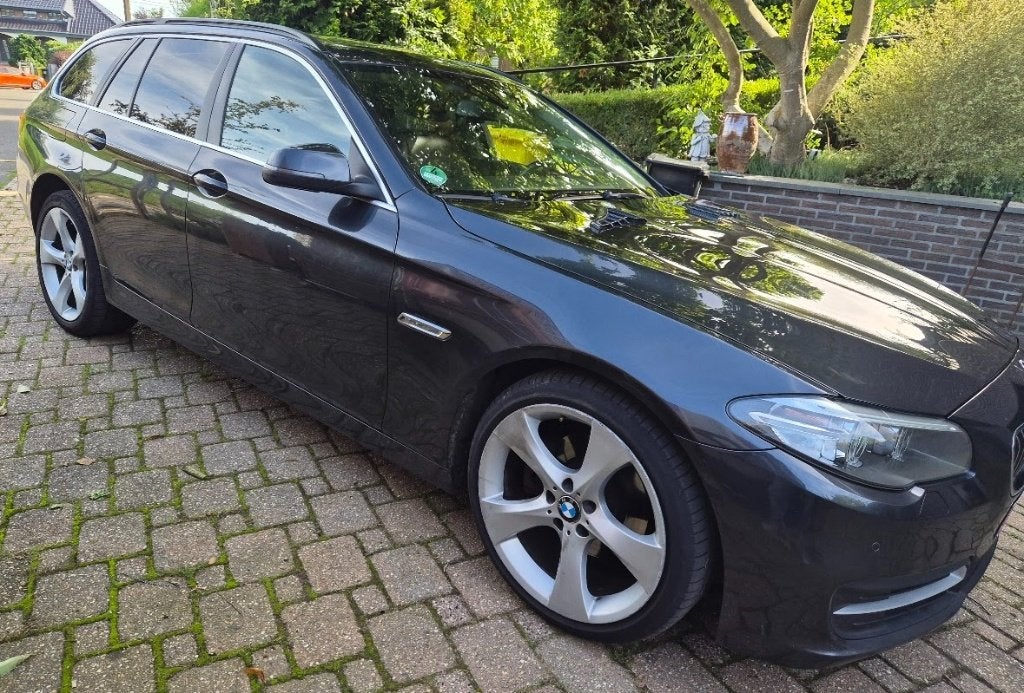 BMW 518d F11 Touring, Auto's, Bluetooth, Euro 6, Zwart, Leder