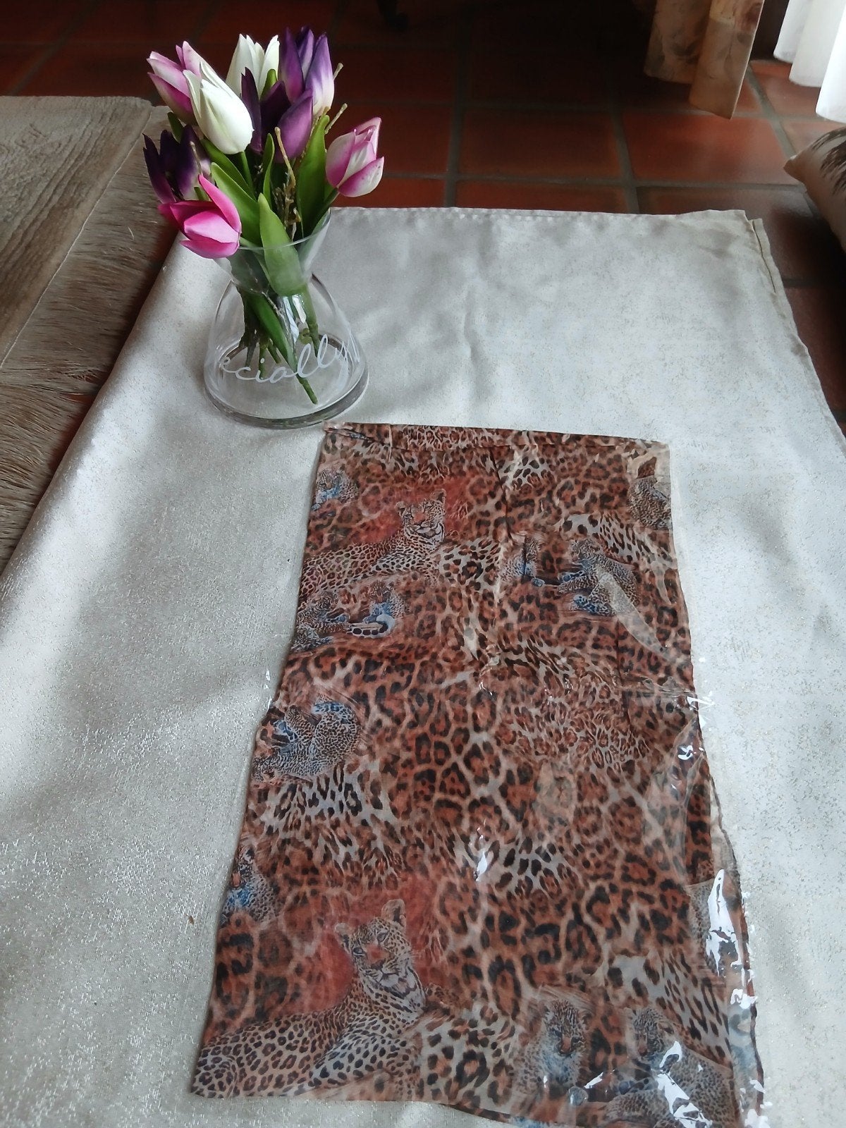 Bruine panter/leopard sjaal nieuw in verpakking, Kleding | Dames, Mutsen, Sjaals en Handschoenen, Ophalen of Verzenden, Sjaal