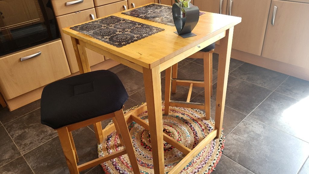 2 tables hautes et 4 tabourets en bois, Maison & Meubles, Tabourets de bar, 4 tabourets, Enlèvement, Utilisé, Bois