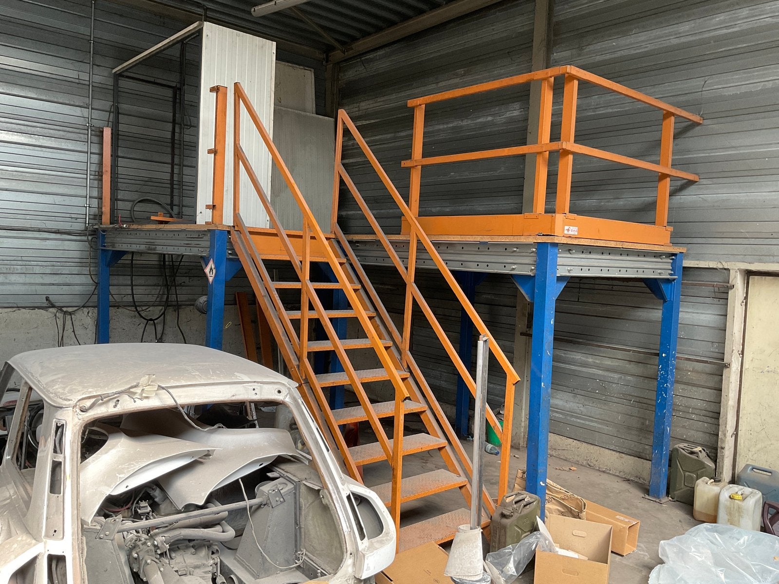 Mezzanine / PLATEFORME INDUSTRIELLE, Enlèvement