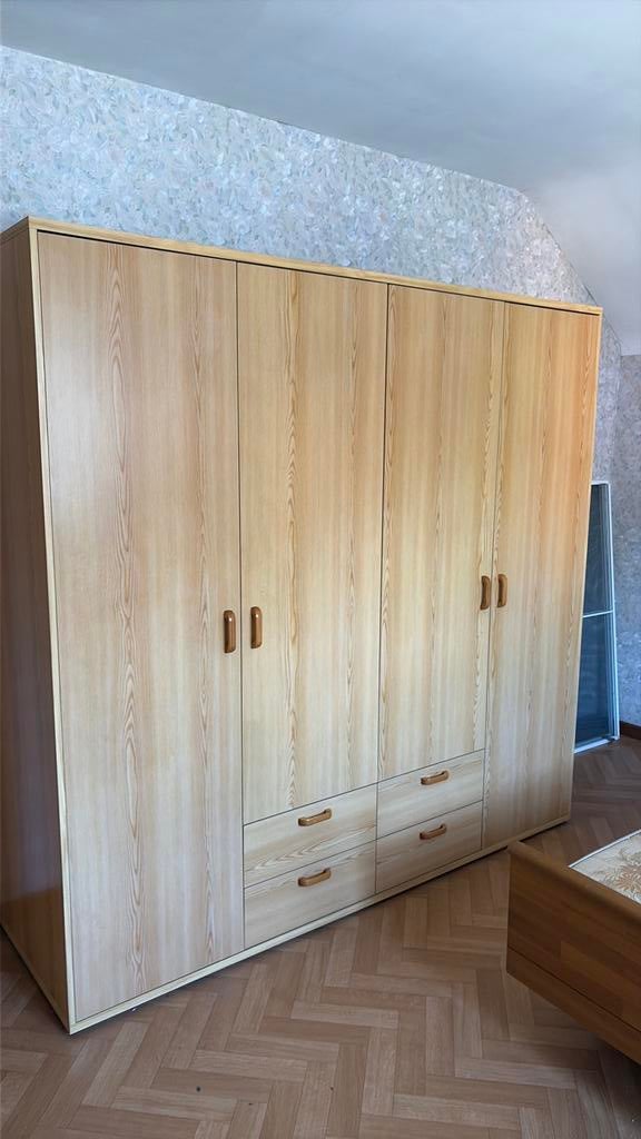 Slaapkamerkast met 4 deuren en 4 laden - lichte houten stijl, Ophalen, Gebruikt, Grenenhout
