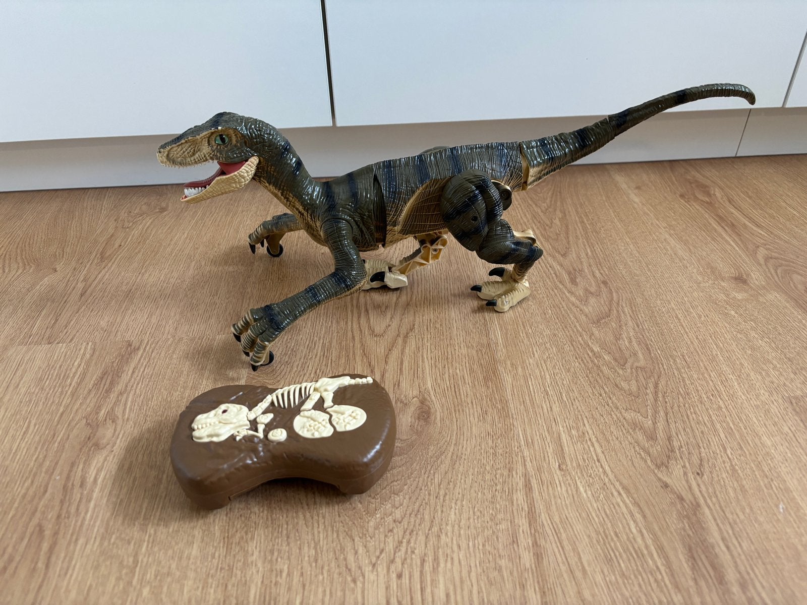 Levensechte dino op afstandsbediening, Kinderen en Baby's, Speelgoed | Buiten | Actiespeelgoed, Ophalen of Verzenden, Zo goed als nieuw
