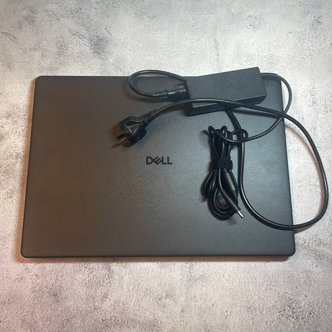DELL laptop 512GB: 24cm breedx 35cm lang x 2cm dik, Met videokaart, 2 tot 3 Ghz, Qwerty, Refurbished