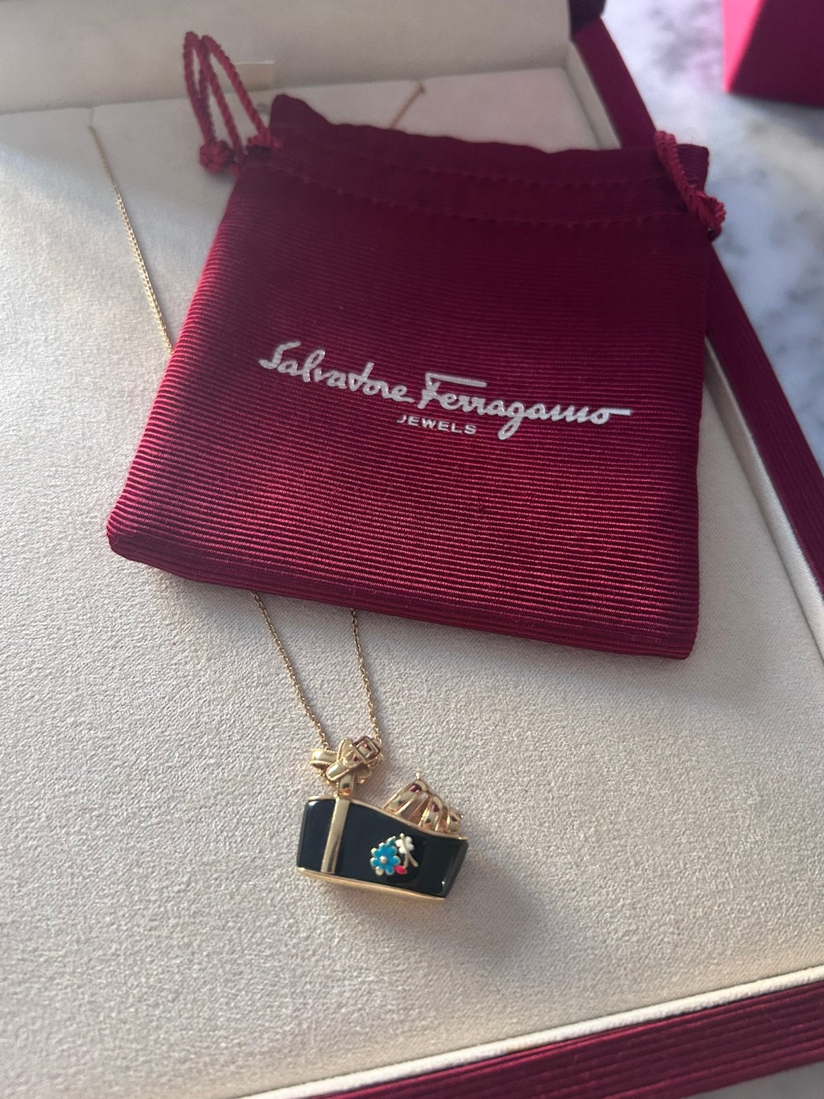 Bijoux Salvatores Ferragamo, Antiquités & Art, Antiquités | Email, Enlèvement ou Envoi