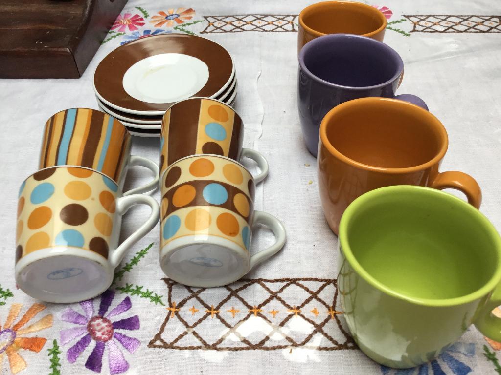 Speciale unieke kopjes  6 stuks en 4 stuks, Antiek en Kunst, Ophalen
