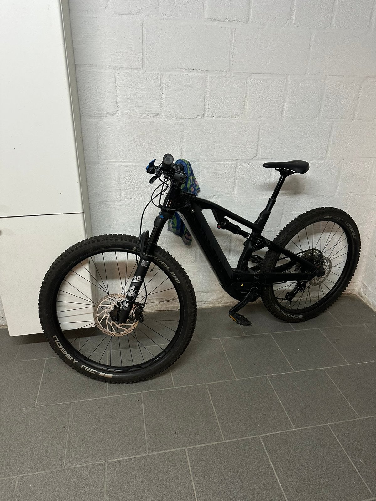Canyon Neuron On 6 Kleur Stealth, Fietsen en Brommers, Ophalen, Zo goed als nieuw