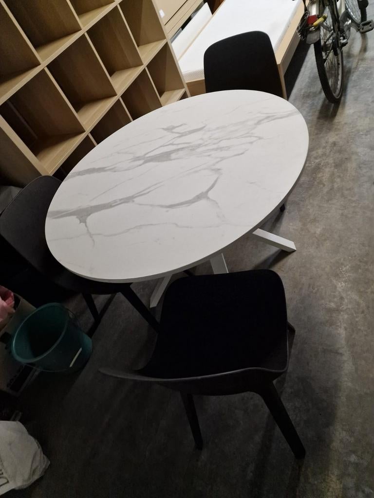 Table + chaises, Maison & Meubles, Tables | Tables à manger
