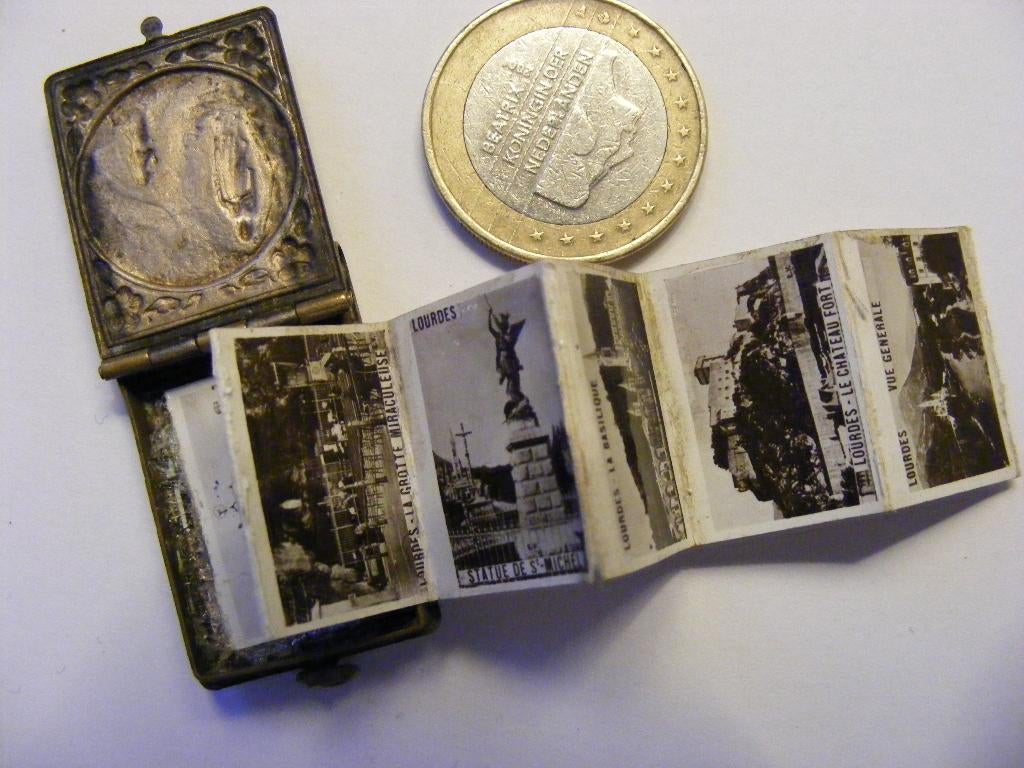 Souvenir van Lourdes - verzilverd mini fotoboekje, Ophalen of Verzenden, Gebruikt, Overige typen, Christendom | Katholiek